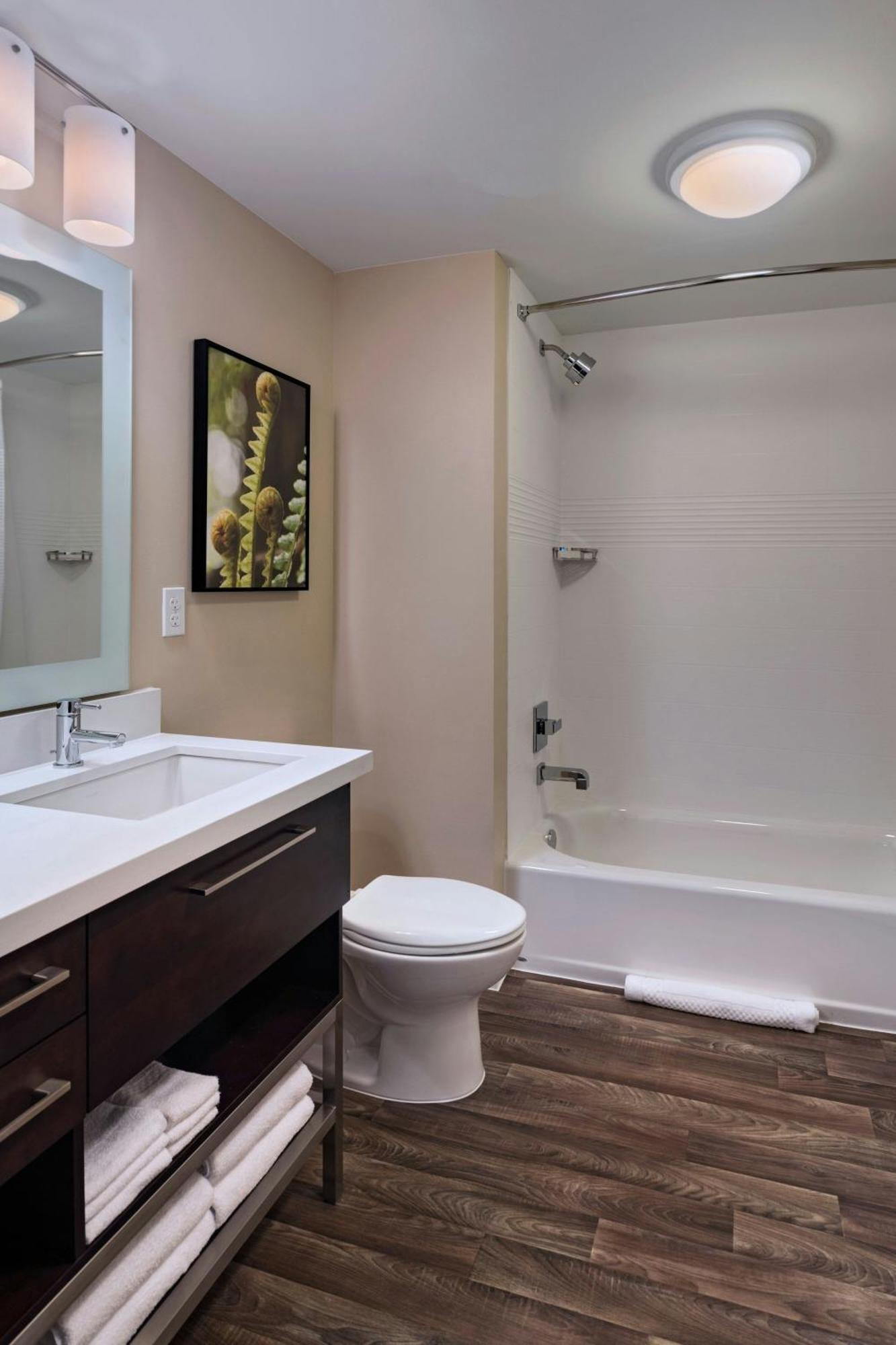 Towneplace Suites By Marriott Tacoma Лейквуд Экстерьер фото