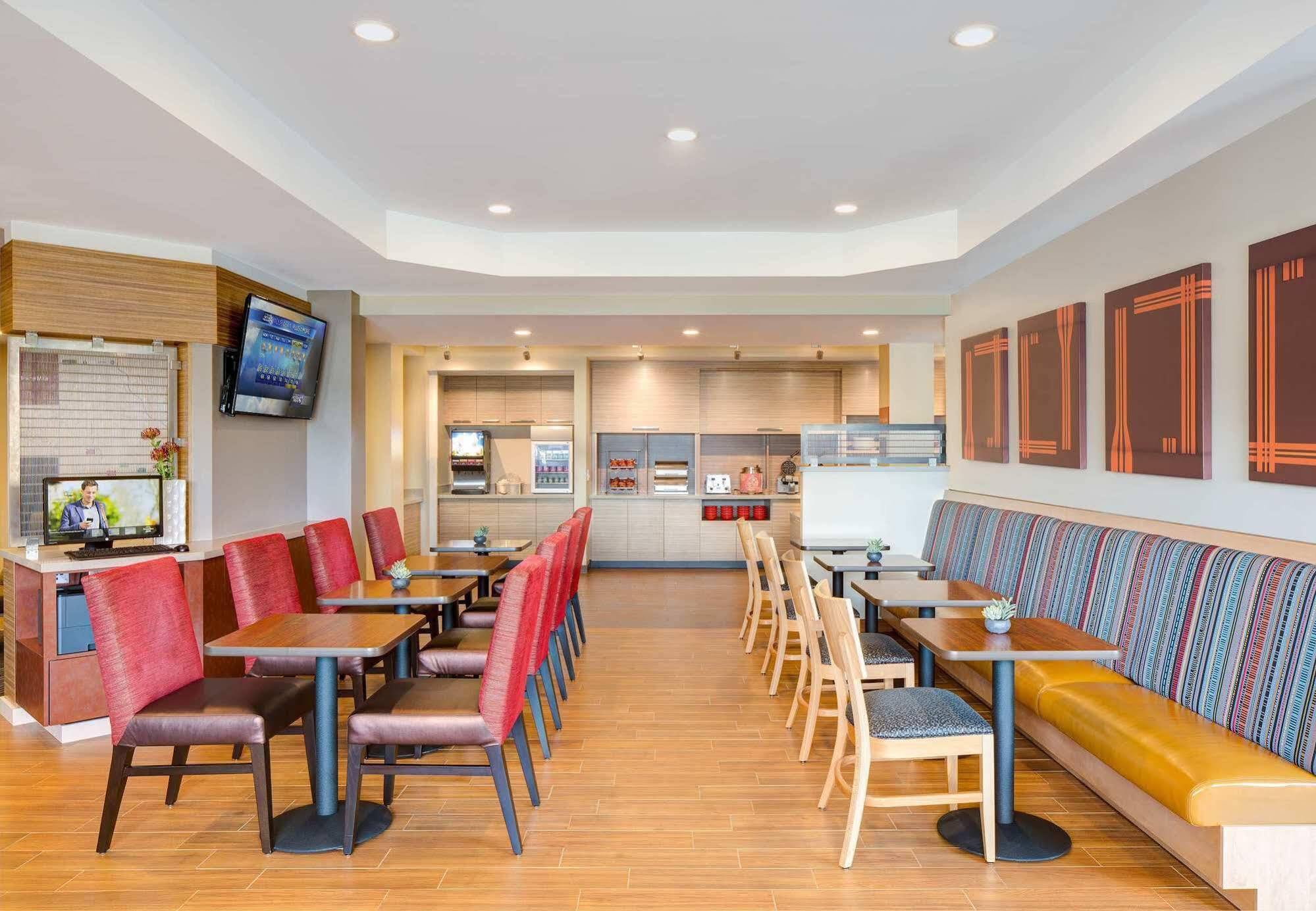 Towneplace Suites By Marriott Tacoma Лейквуд Экстерьер фото